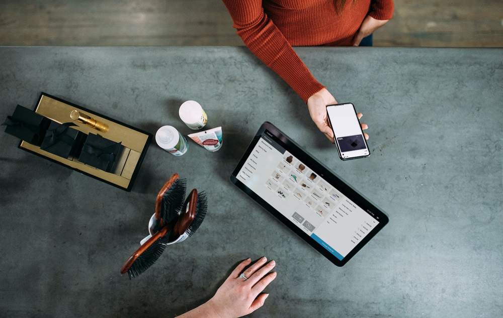 Woman paying with apple pay